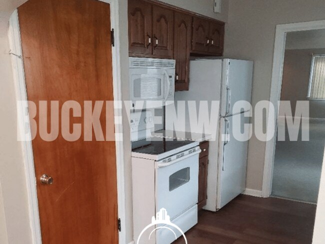 Building Photo - 3 Bed Home -Ottawa Neighborhood
