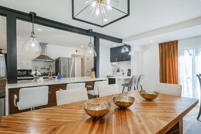 Building Photo - 5021 Libbey Dr