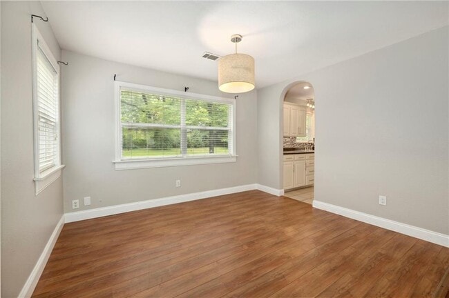 Building Photo - 2312 W Holly St