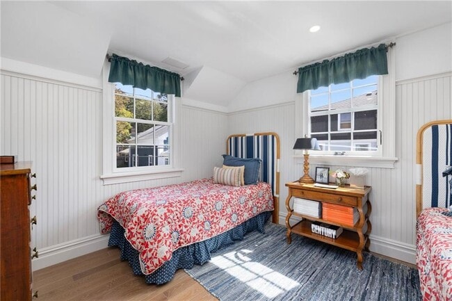 Building Photo - 9 Anthony St