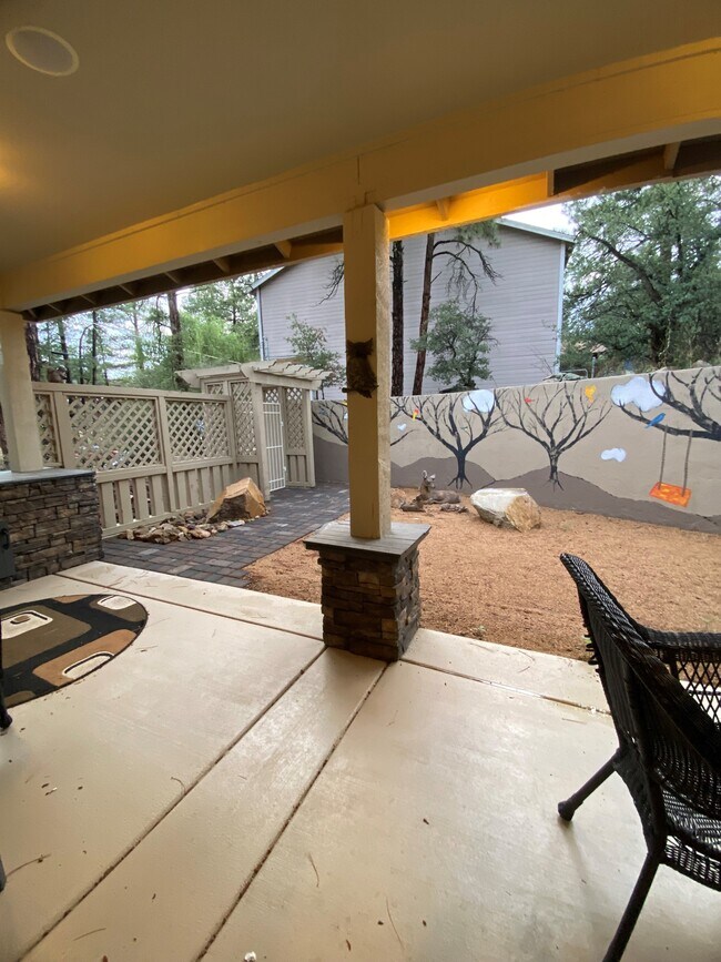 Building Photo - 826 Hemlock Ave