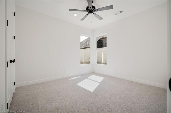 Building Photo - 7627 Woodbine Ln