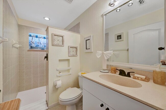 Building Photo - 19 Hoffer St