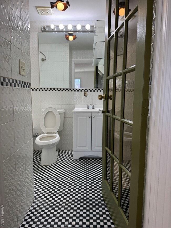 Building Photo - 103-14 169th St