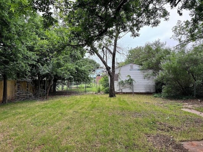 Building Photo - 2209 Talunar Ln
