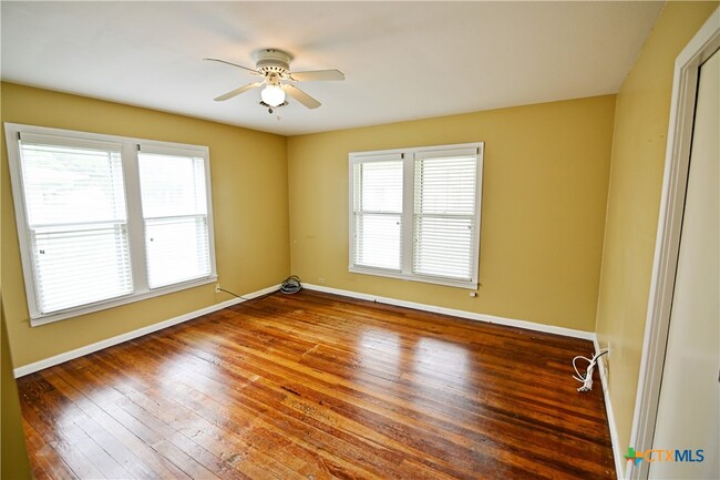 Building Photo - 108 E Clayton St
