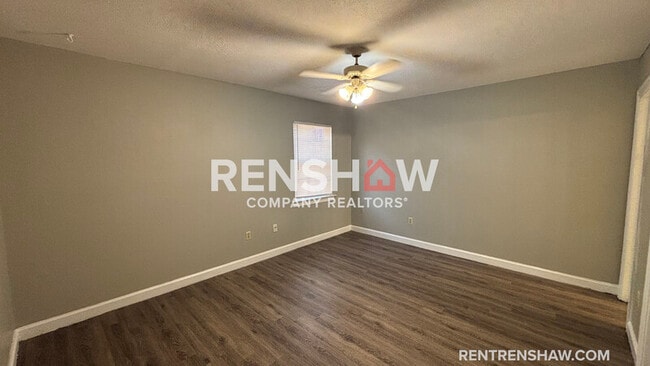 Building Photo - 3210 13 Colony Mall