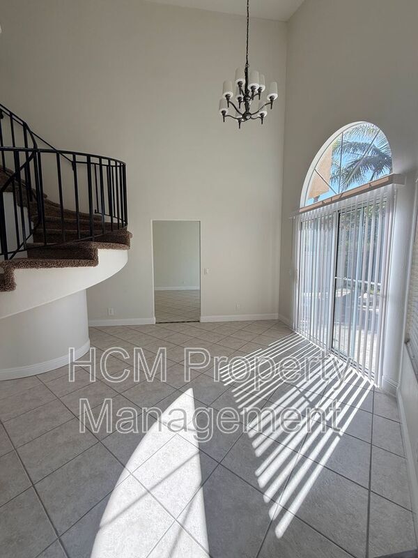 Building Photo - 827 S Shanada Ct