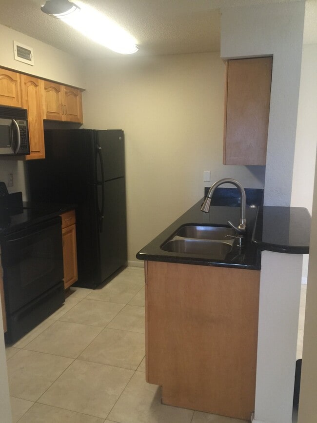 Building Photo - 2880 N Oakland Forest Dr