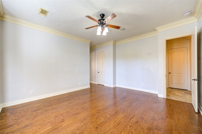 Building Photo - 9230 Hernshead Ln