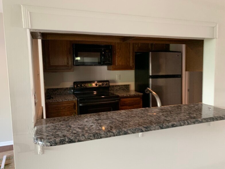 Building Photo - 32 Meadow Ln