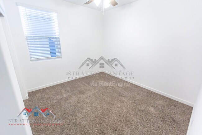 Building Photo - 1673 N Wrigley Dr