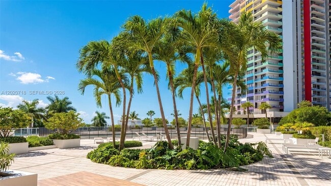 Building Photo - 1541 Brickell Ave