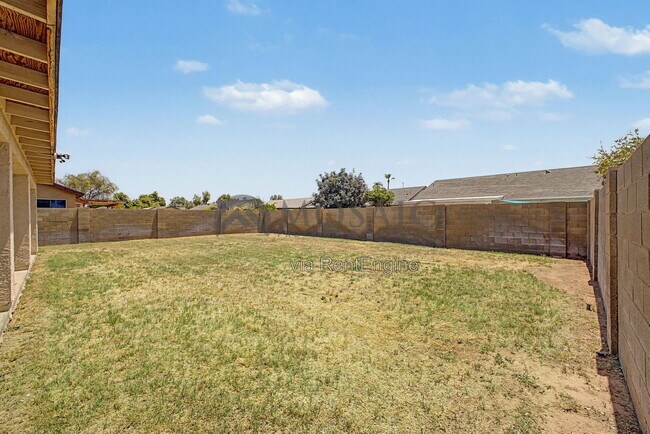 Building Photo - 2049 E San Tan Ct
