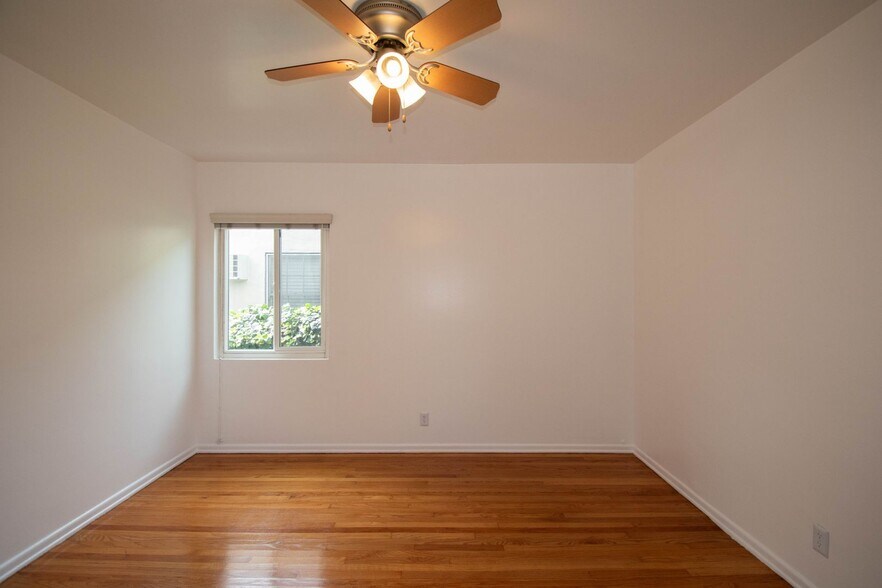 Building Photo - 823 Orange Grv Ave