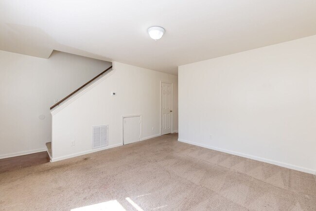 Building Photo - Two Bedroom Home!