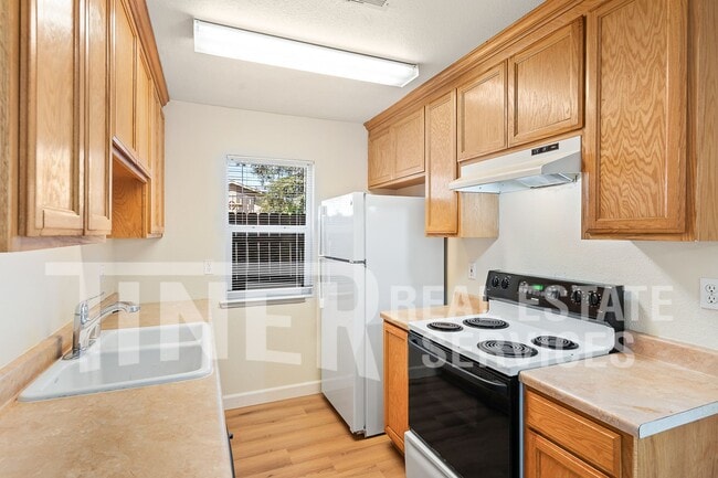 Building Photo - 5710 Cypress Ave