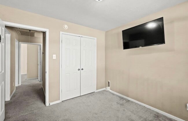 Building Photo - 3106 Valley Ct