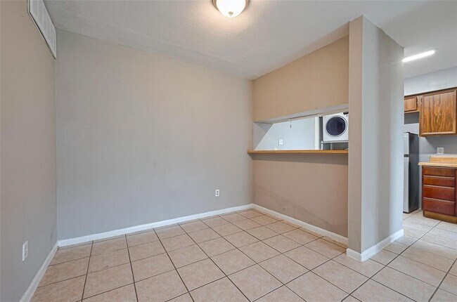 Building Photo - 9090 S Braeswood Blvd