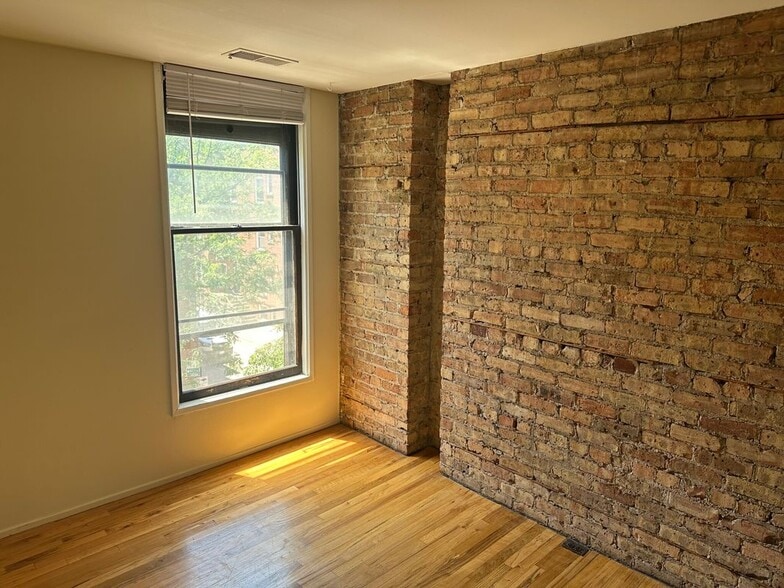 Building Photo - 2900 N Broadway