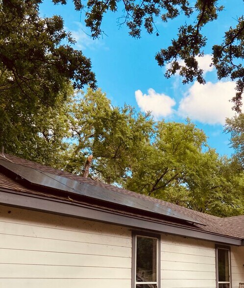 Building Photo - 132 Fernwood Dr