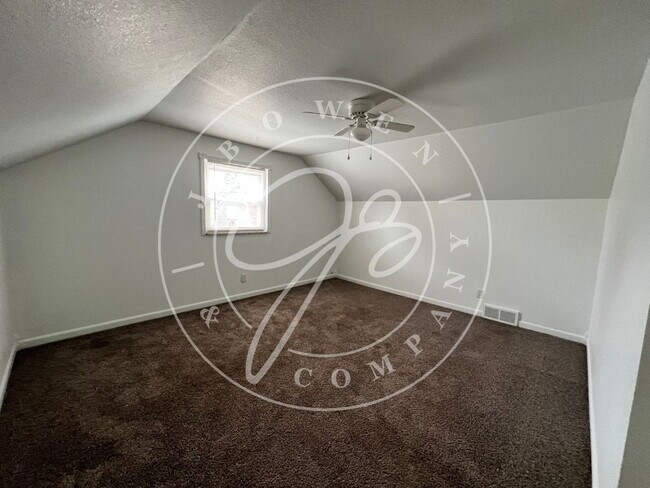 Building Photo - West Toledo 3-Bedroom Gem on Kingsbury Avenue - Cozy Comfort in Toledo!" Available December 10