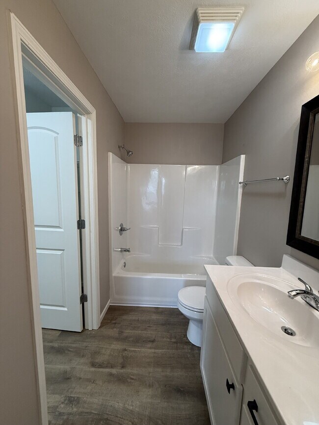 Building Photo - 4BR Basement Home