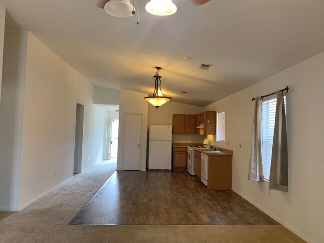 Building Photo - Charming 3 bdrm, 2 bath home
