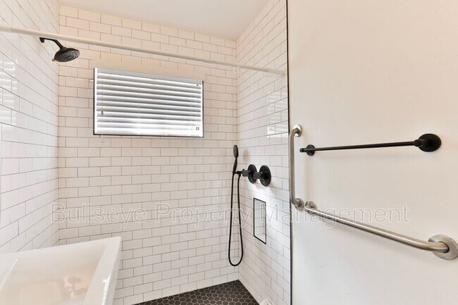 Building Photo - 2129 W Weldon Ave