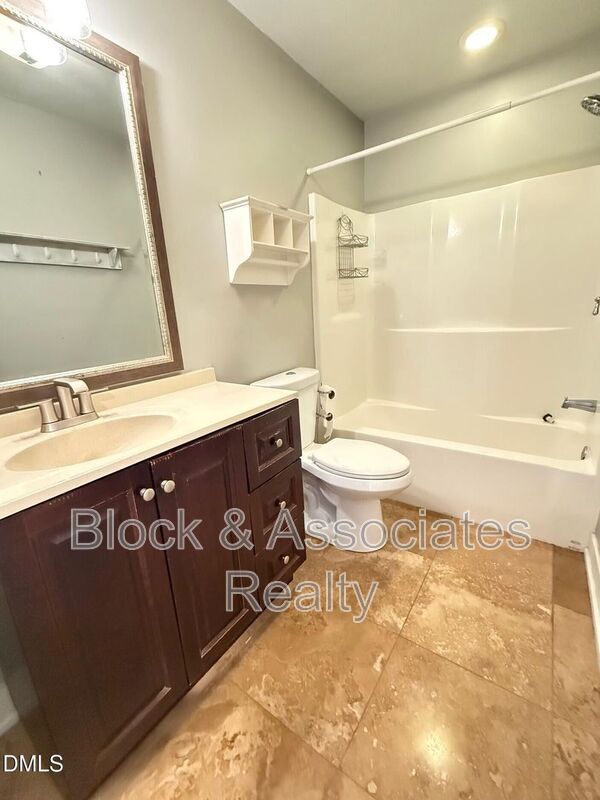 Building Photo - 121 Marilou Ln