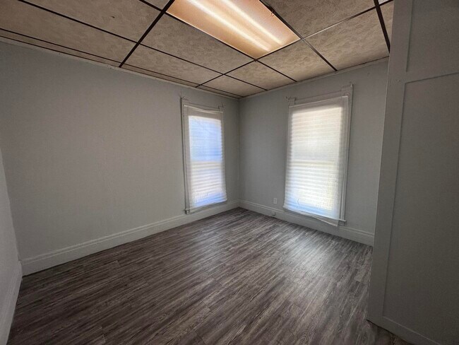 Building Photo - 610 Harmon-