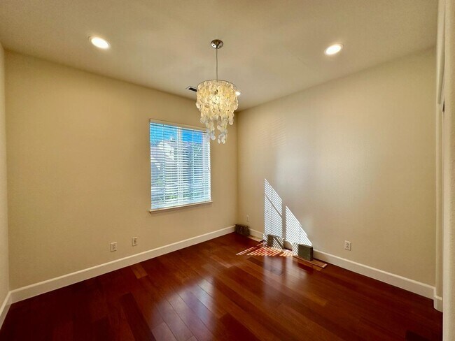 Building Photo - 3980 Avignon Ln