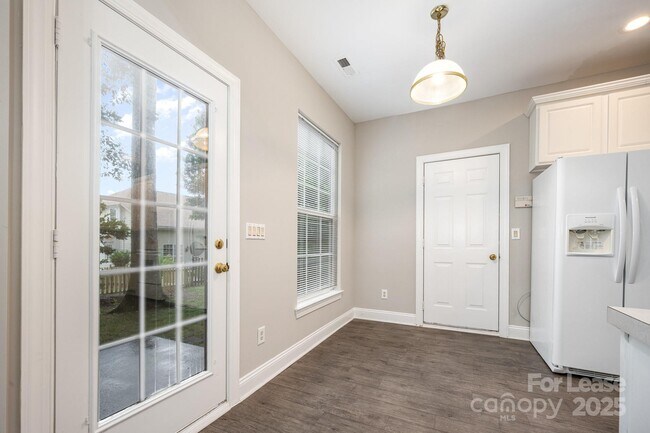 Building Photo - 6721 Charter Hills Rd