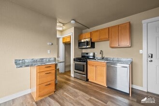 Building Photo - 618 Gambell St