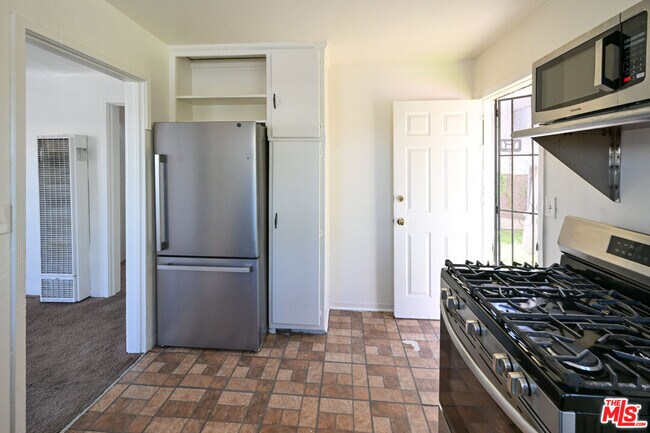 Building Photo - 4430 W 134th St