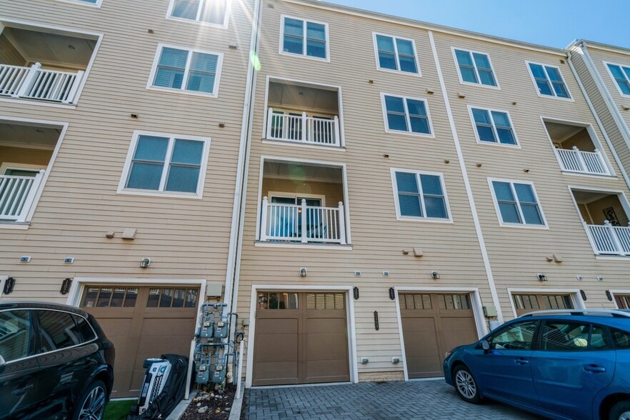 Back of Condo - 2209 Richmond Hwy