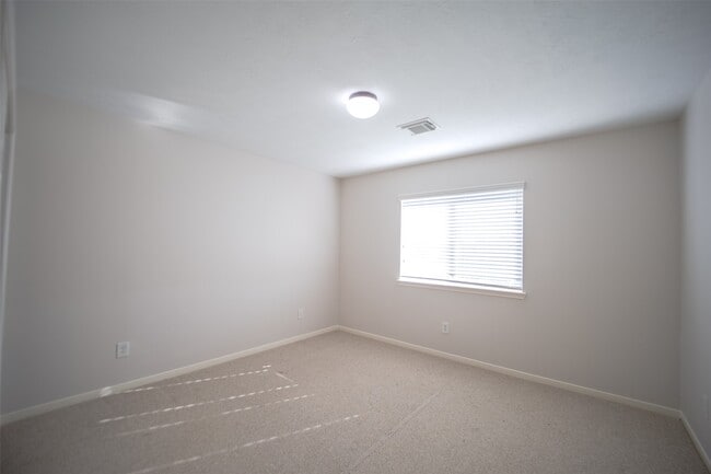 Building Photo - 8003 Beech Park Ln