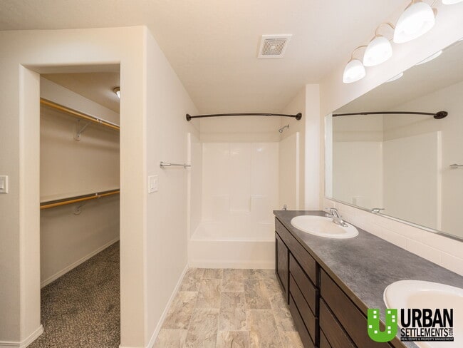 Building Photo - 4425 N McCabe Ln