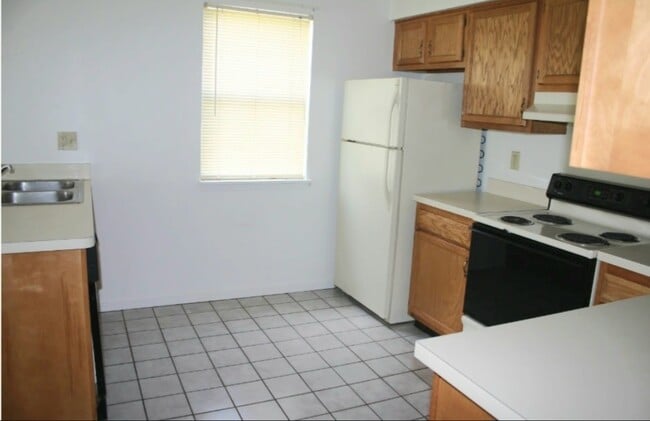 Building Photo - 2406 Meadow Spring Cir