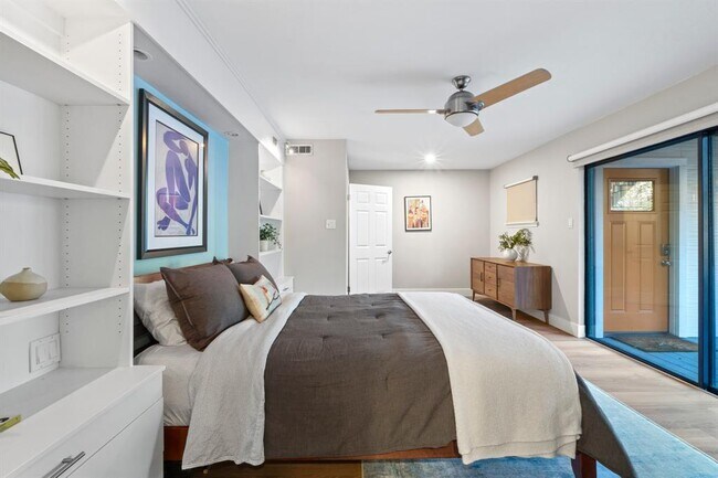 Building Photo - 2200 Homedale Dr