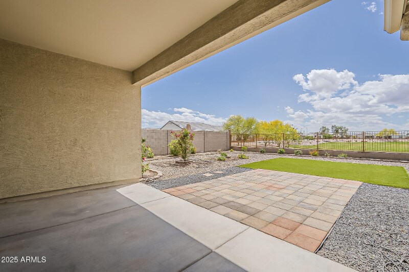 Building Photo - 44587 W Palo Amarillo Rd