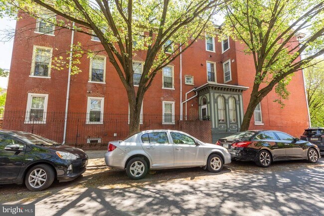 Building Photo - 1631 Green St