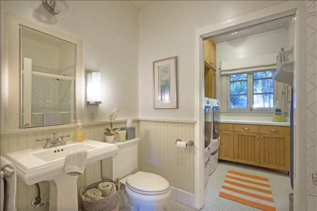 Building Photo - Coming Soon! La Canada Flintridge Contempo...
