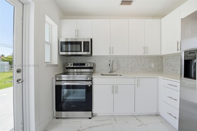 Building Photo - 6785 SW 17th St