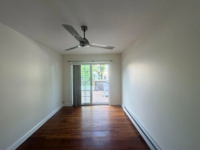 Building Photo - 374 Cator Ave