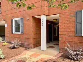 Building Photo - Ready NOW!!!! 2-Bedroom Condo In Ghent! Re...