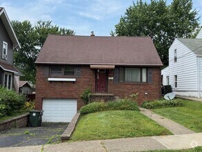 Building Photo - Charming 3 Bedroom Home with Fenced Yard &...