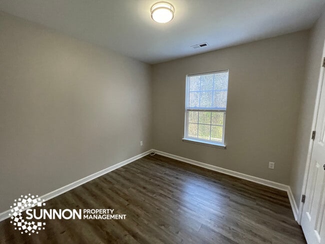 Building Photo - 4 Bed 2.5 Bath in Woodstone with Fenced Yard