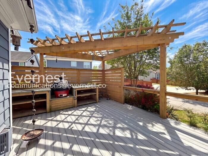 Building Photo - 1500 Drew Dr