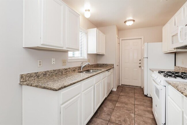 Building Photo - 14118 Sandy Point Ln